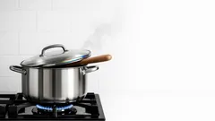 Dlaczego szklana pokrywka potrafi pęknąć nagle i jak temu zapobiec w trakcie gotowania